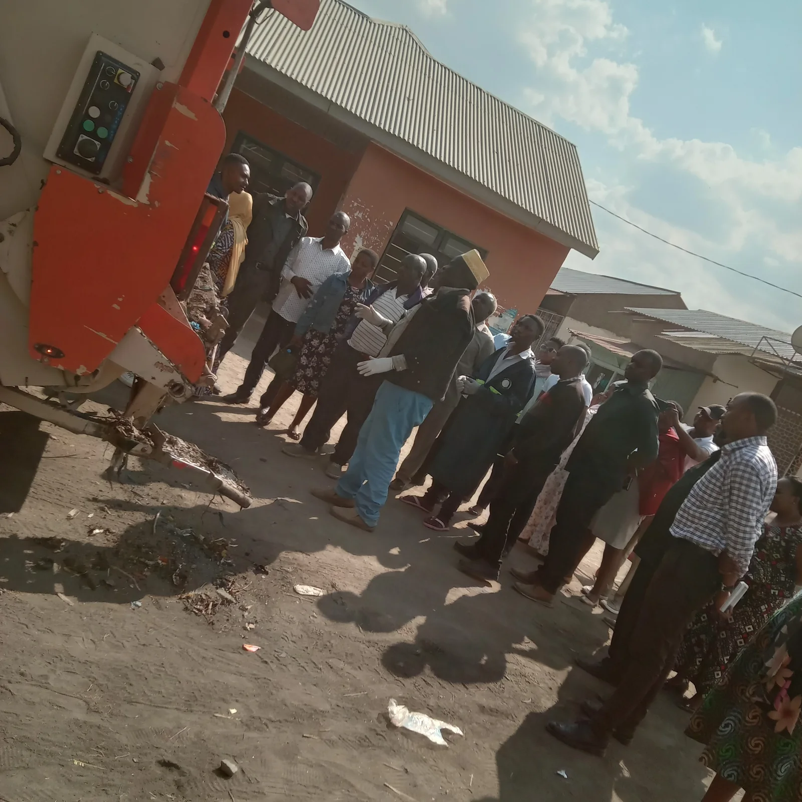 Nzovwe ward office — Explaining how to use compactor