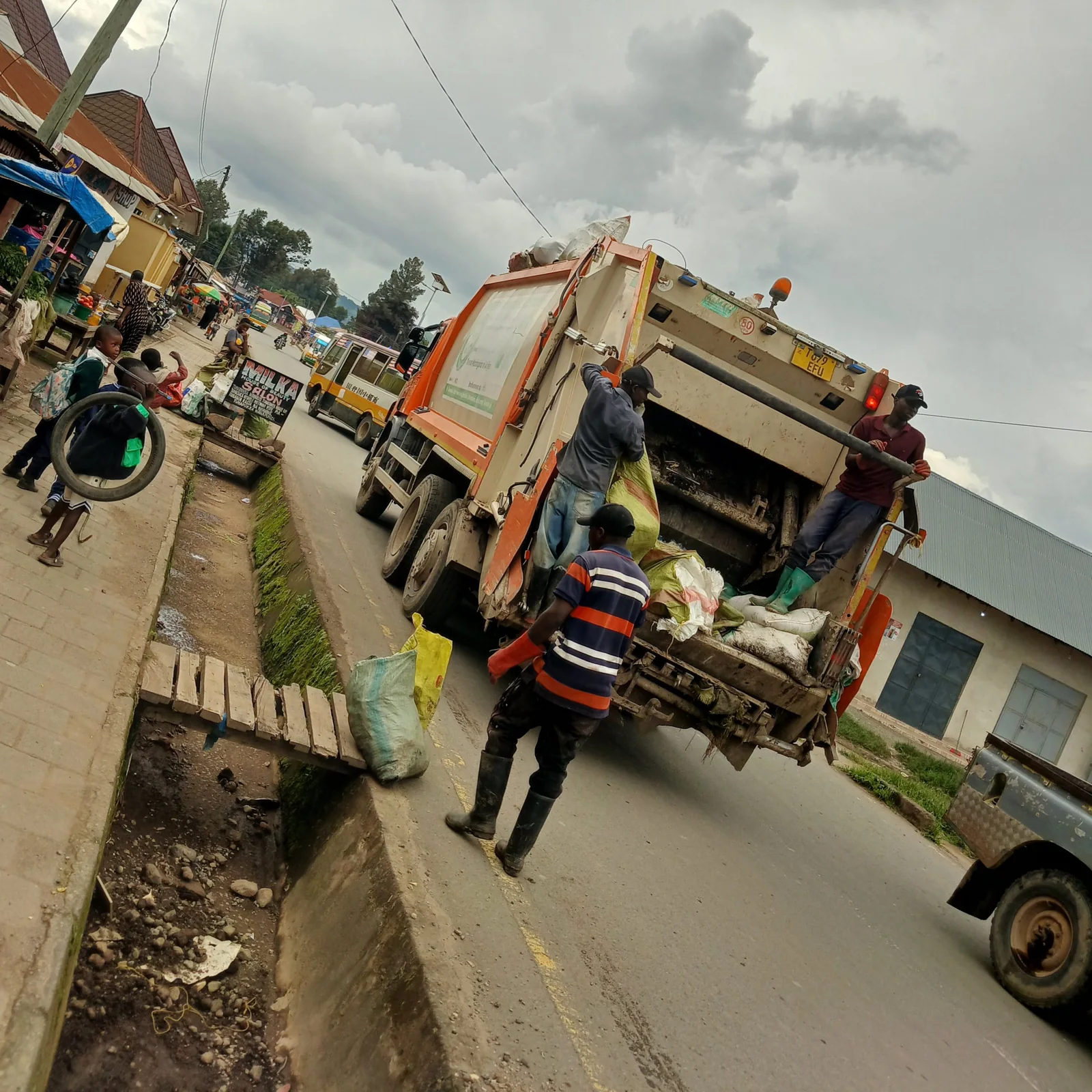 Iganjo — Waste collection in ihanga market in iganjo