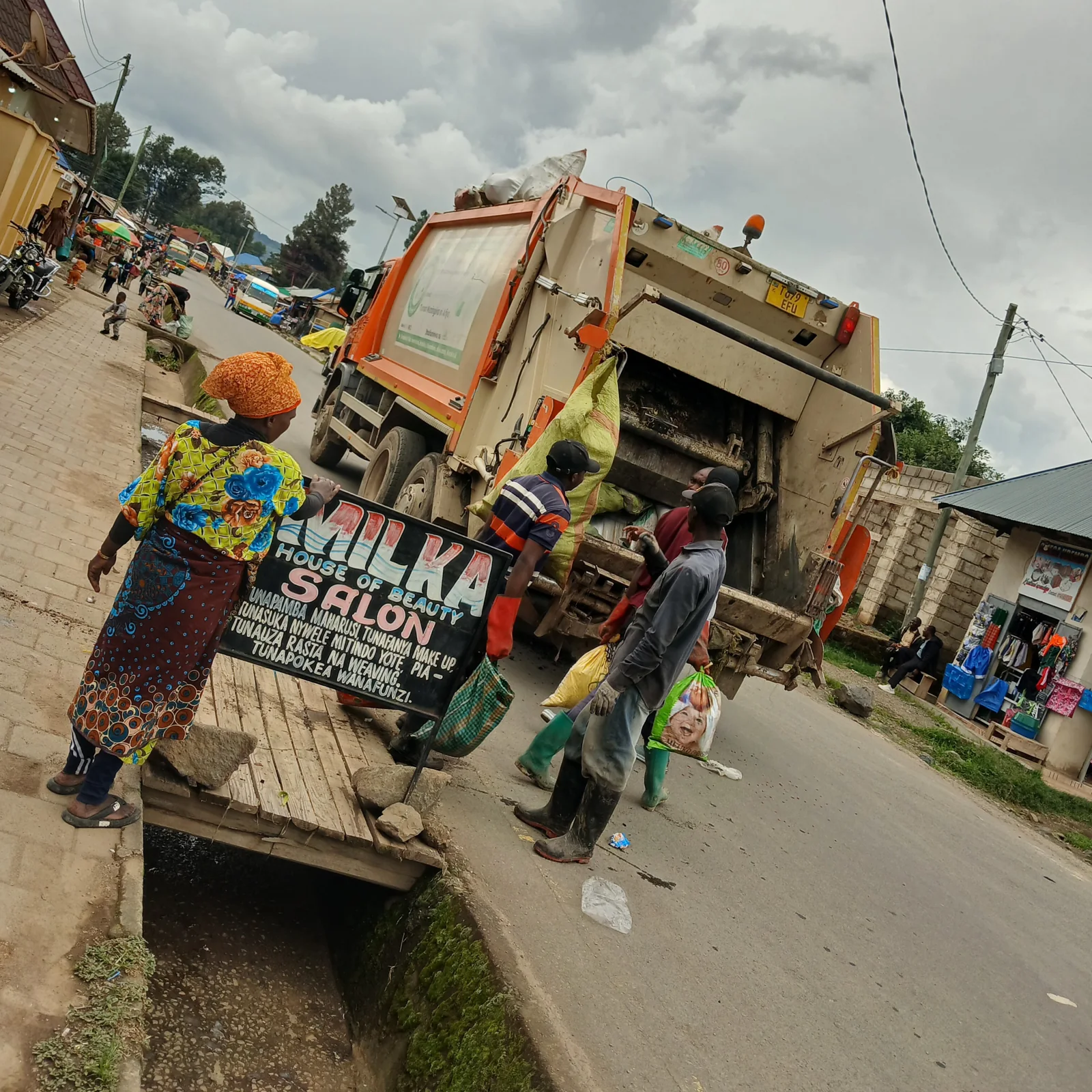 Ihanga-Iganjo — waste collection around Ihanga market